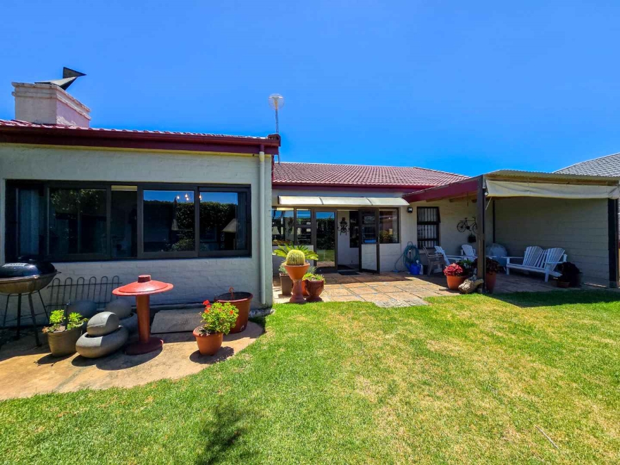 3 Bedroom Property for Sale in Stilbaai Wes Western Cape